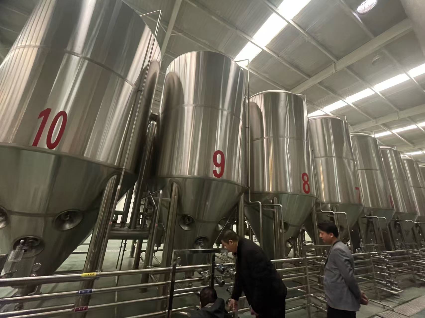 抱罗镇精酿啤酒设备厂—平面布置、设备设计、制造、调试、培训等一条龙服务